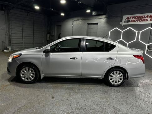 Used 2016 Nissan Versa SV FWD image 2
