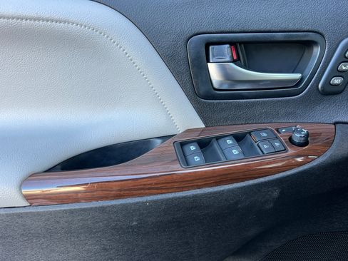 Certified 2020 Toyota Sienna Limited image 10