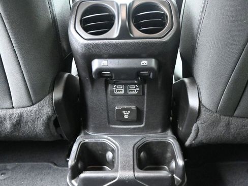 Used 2019 Jeep Wrangler Unlimited Sahara AWD/4WD image 28