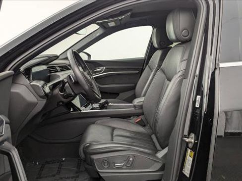 Used 2022 Audi e-tron S Premium Plus image 14