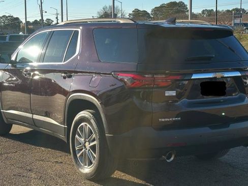 Used 2022 Chevrolet Traverse LT FWD image 2
