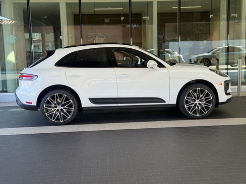 Certified 2023 Porsche Macan AWD/4WD image 6