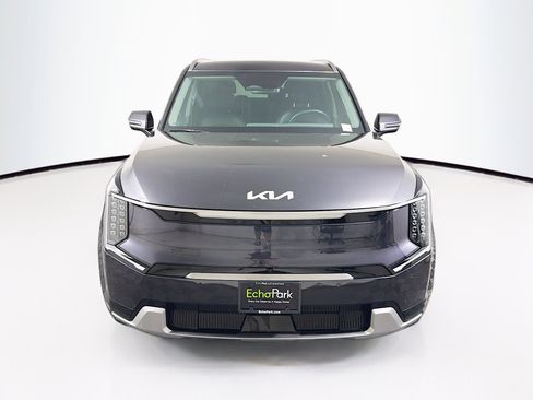 Used 2024 Kia EV9 Land AWD/4WD image 2