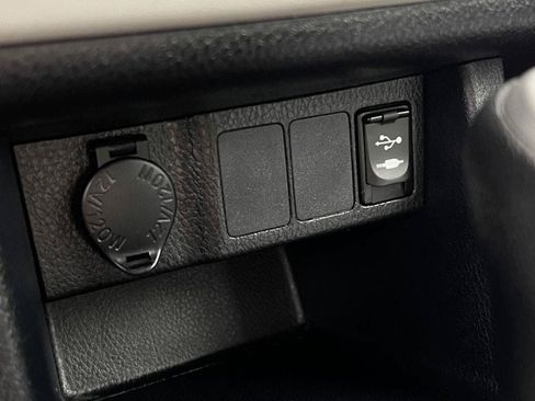 Used 2018 Toyota Corolla LE FWD image 8