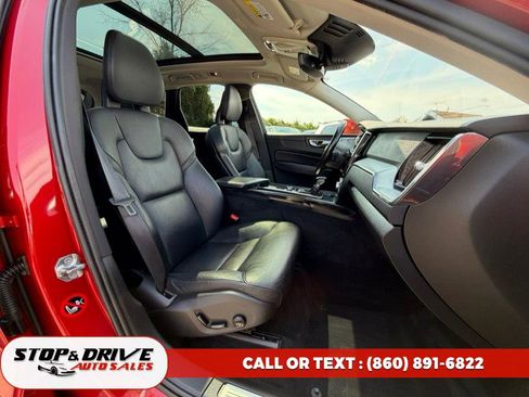 Used 2018 Volvo XC60 T5 Momentum w/ Advanced Package image 15