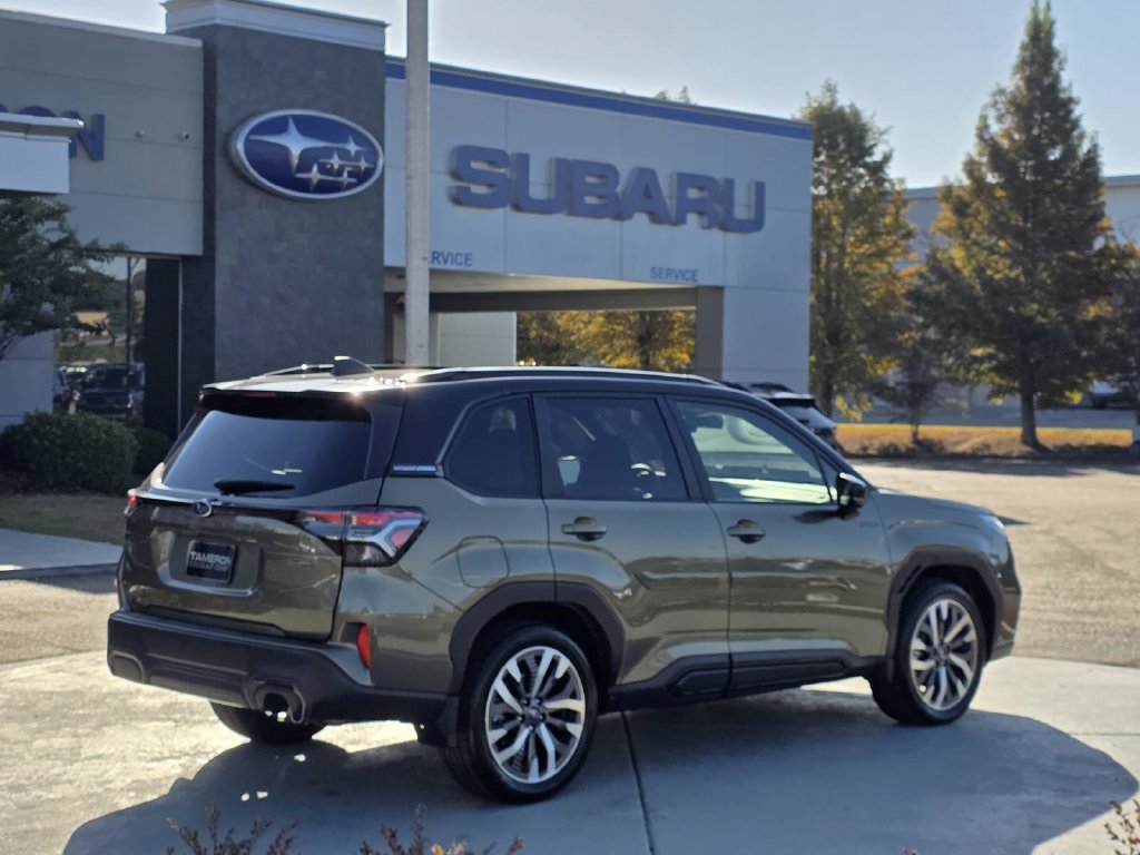 Used 2025 Subaru Forester Touring AWD/4WD image 5