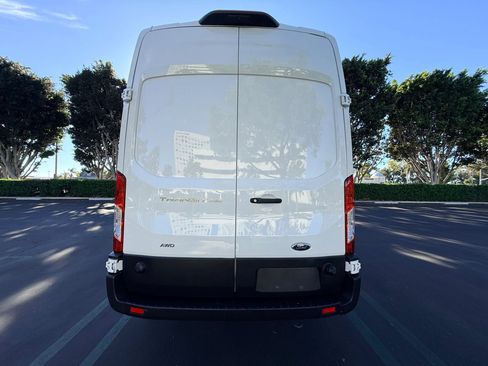 Used 2024 Ford Transit 250 148 High Roof AWD image 4