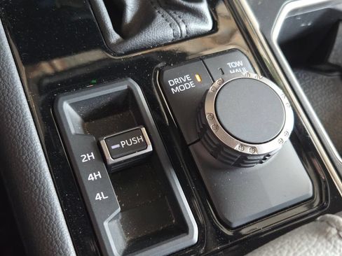 Used 2025 Toyota Tundra Limited AWD/4WD image 10