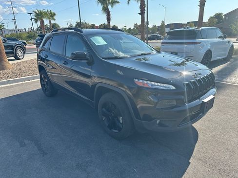 Used 2017 Jeep Cherokee High Altitude w/ Luxury Group AWD/4WD image 8