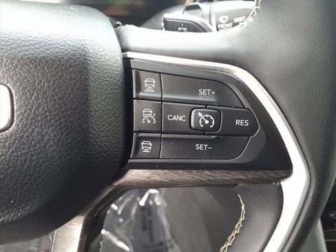 Used 2023 Jeep Grand Cherokee 4WD 4xe image 11