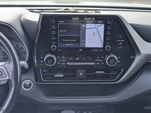 Used 2020 Toyota Highlander Limited FWD image 19
