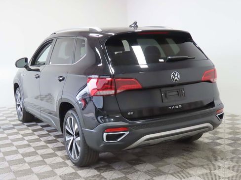 Used 2024 Volkswagen Taos SE FWD image 3