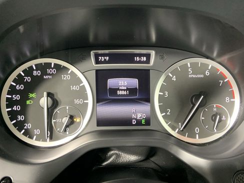 Used 2017 INFINITI QX30 Premium w/ Navigation Package image 10