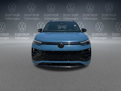 Used 2025 Volkswagen Tiguan SE R-Line AWD/4WD image 41