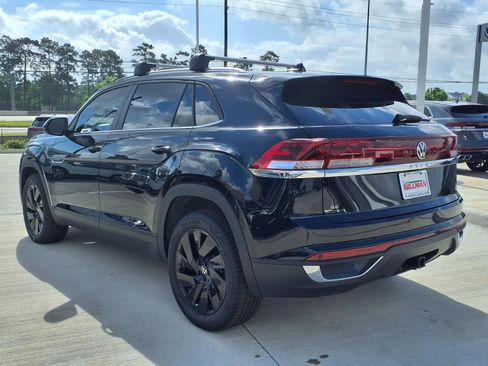 New 2026 Volkswagen Atlas Cross Sport SE FWD image 2