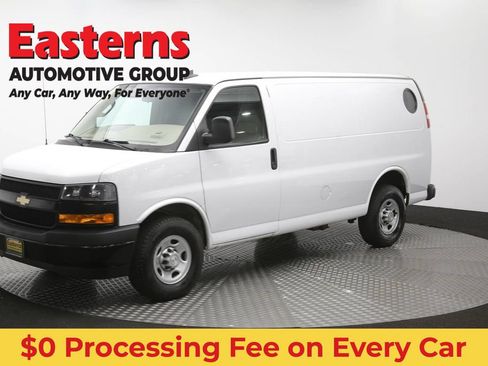Used 2021 Chevrolet Express 3500 w/ Driver Convenience Package RWD image 52