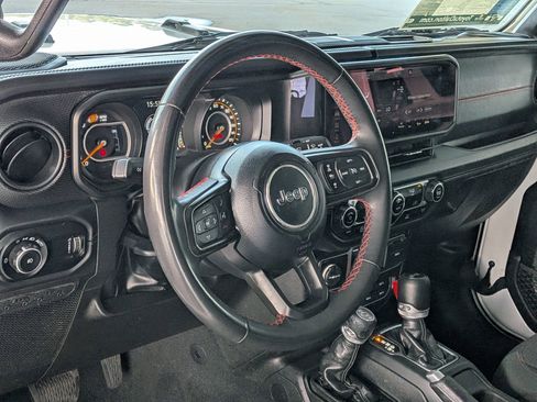 Used 2024 Jeep Wrangler Unlimited Rubicon AWD/4WD image 13