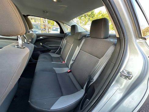 Used 2012 Ford Focus SE FWD image 20