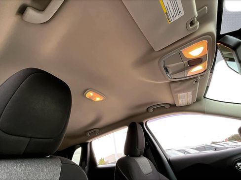 Used 2017 Jeep Cherokee Sport image 13