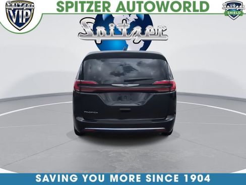 Used 2023 Chrysler Pacifica Touring-L FWD image 8