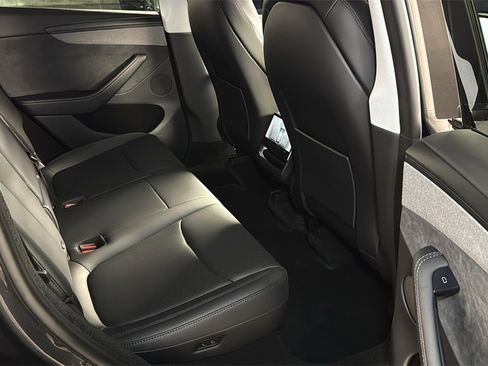 Used 2026 Tesla Model Y 2WD image 14