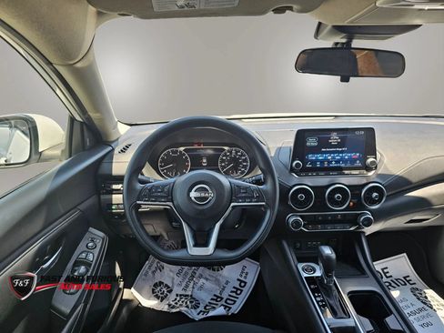 Used 2024 Nissan Sentra SV FWD image 17