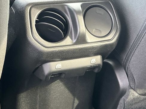 Used 2022 Jeep Wrangler Unlimited Sport image 12