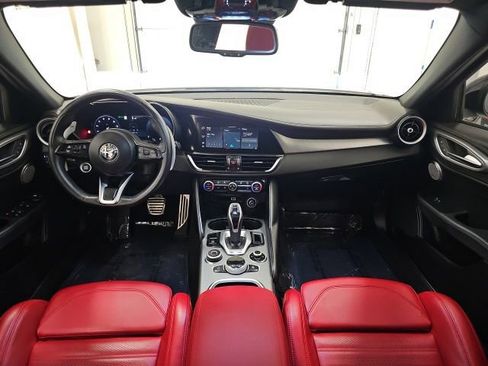 Used 2024 Alfa Romeo Giulia Veloce image 31