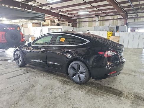 Used 2018 Tesla Model 3 Mid Range image 5