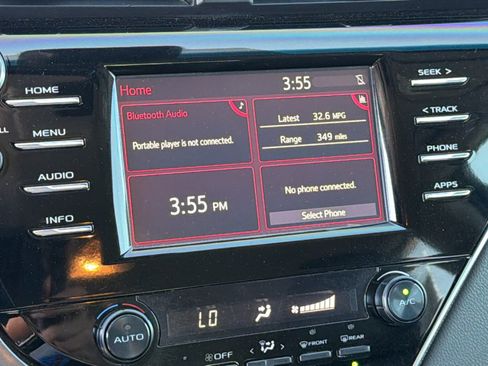 Used 2018 Toyota Camry FWD image 15