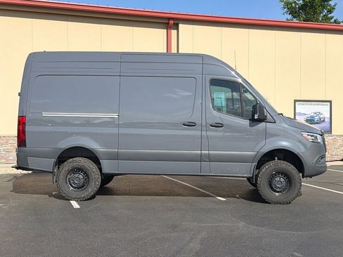 Used 2025 Mercedes-Benz Sprinter 2500 image 5