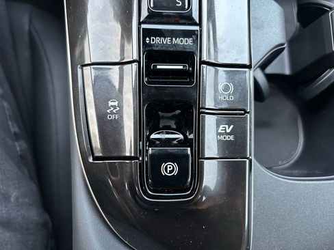 Used 2025 Toyota Crown Signia image 30