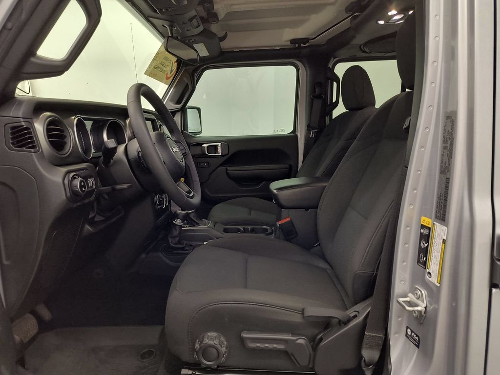 Used 2023 Jeep Gladiator Sport AWD/4WD image 5