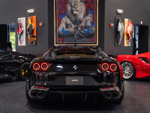 Used 2018 Ferrari 812 Superfast RWD image 12