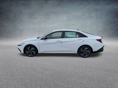 Certified 2025 Hyundai Elantra SEL image 37