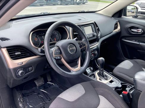 Used 2016 Jeep Cherokee Sport FWD image 17
