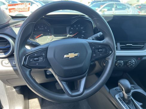 Used 2024 Chevrolet Trax LS FWD image 21