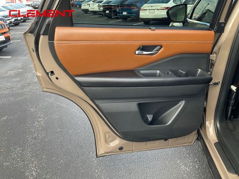 Used 2023 Nissan Pathfinder Platinum AWD/4WD image 27