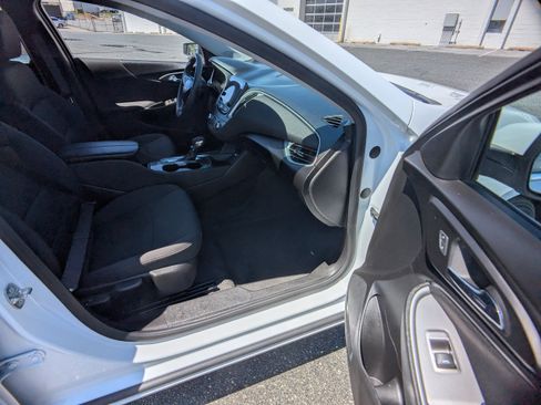 Used 2024 Chevrolet Malibu LT FWD image 12