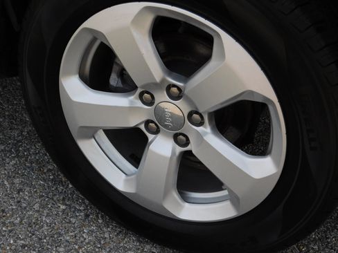 Used 2019 Jeep Compass Latitude w/ Popular Equipment Group AWD/4WD image 12