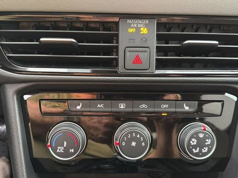 Used 2023 Volkswagen Taos SE image 12