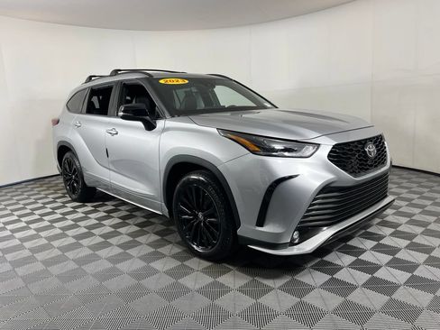 Used 2023 Toyota Highlander XSE FWD image 19