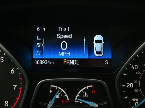 Used 2018 Ford Focus SE w/ SE Appearance Package FWD image 23