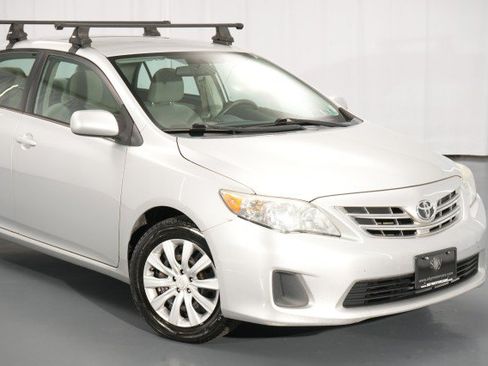 Used 2013 Toyota Corolla LE FWD image 11