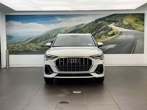 Used 2024 Audi Q3 2.0T Premium w/ Convenience Package AWD/4WD image 3