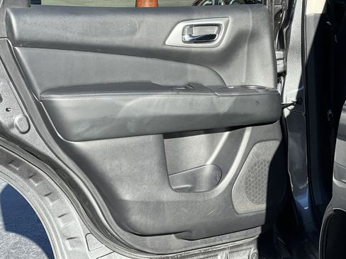 Used 2020 Nissan Pathfinder SV w/ Cargo Package image 21