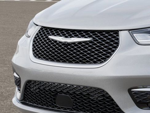 New 2026 Chrysler Pacifica Pinnacle image 11