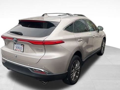 Used 2022 Toyota Venza Limited image 15