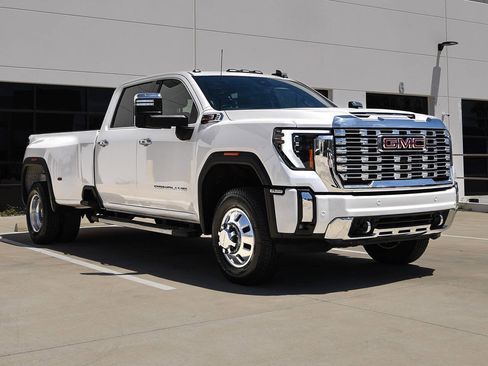 Used 2024 GMC Sierra 3500 Denali w/ Denali Reserve Package image 2