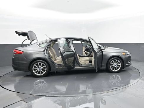 Certified 2017 Ford Fusion SE FWD image 30